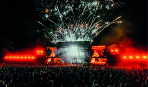 The Chainsmokers en el Colours of Ostrava 2025 ante miles de asistentes al festival, con fuegos artificiales sobre el escenario.